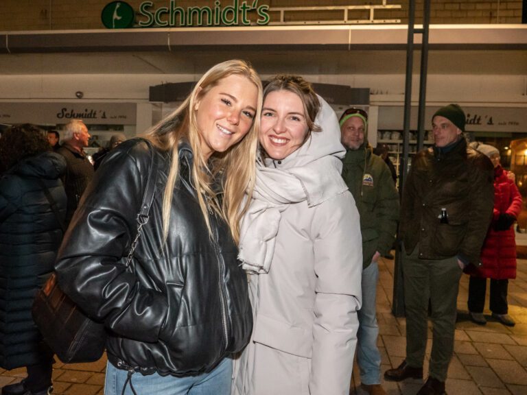 Janna Langmaack (l.) besuchte die Veranstaltung mit Sohela Sperling.
